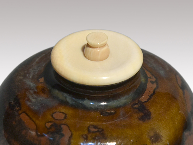 高取焼 茶入 高取喜恵(作) 共箱 象牙蓋 仕覆（江戸和久田金襴）遠州七