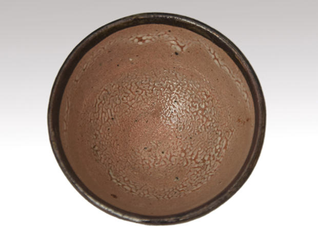 茶色の大きめの壺 自然な釉薬の流れ 茶色の大きめの壺 自然な釉薬の