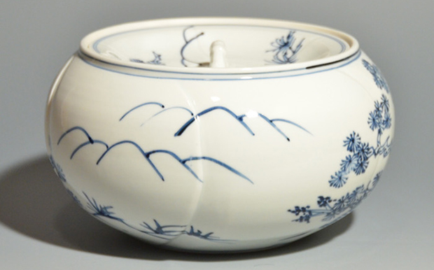 平安 西村徳泉（造）捻梅染付松竹梅文水指 誂え蓋付 共箱 茶道具 京焼