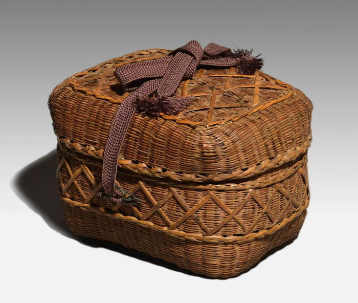 茶箱 時代竹籠 彫金秋草金具(目貫)付 | 古美術ささき