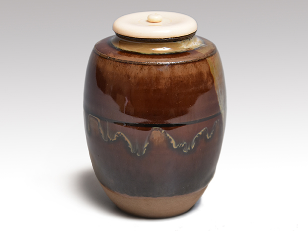 高取焼 肩衝茶入 高取喜恵(作) 共箱 象牙蓋 仕覆（龍文金襴）遠州七窯