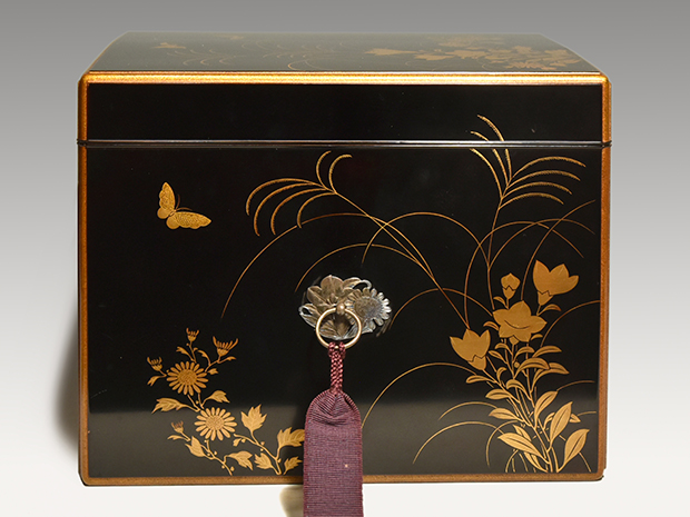 秋草蒔絵鼓箱 豪華彫金、銀金具付 明治から大正頃 | 古美術ささき