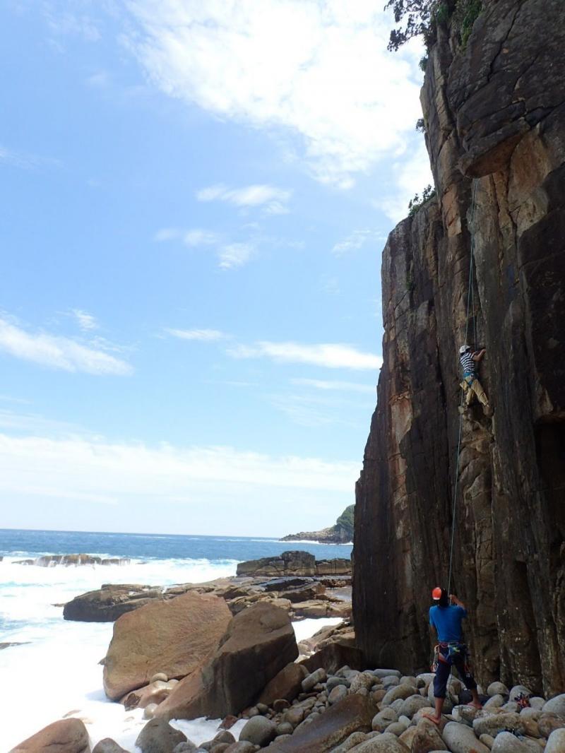 海辺のクライミング 梶賀の岩場 | 登山レポート | 登山・アウトドア