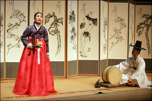 パンソリ | 韓国の伝統芸能 | 韓国文化と生活｜韓国旅行「コネスト」