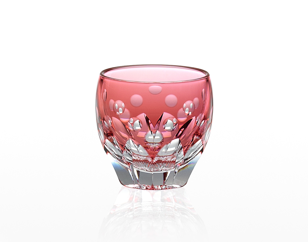 江戸切子 伝統工芸士・鍋谷聰 作 冷酒杯＜桜＞ | カガミクリスタル