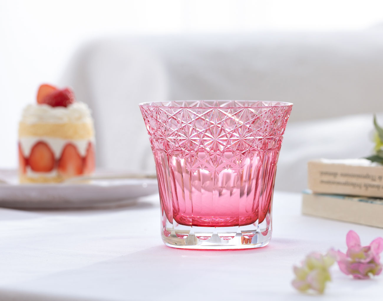 大人のライフスタイルを彩る、心地よいアクセント | カガミクリスタル