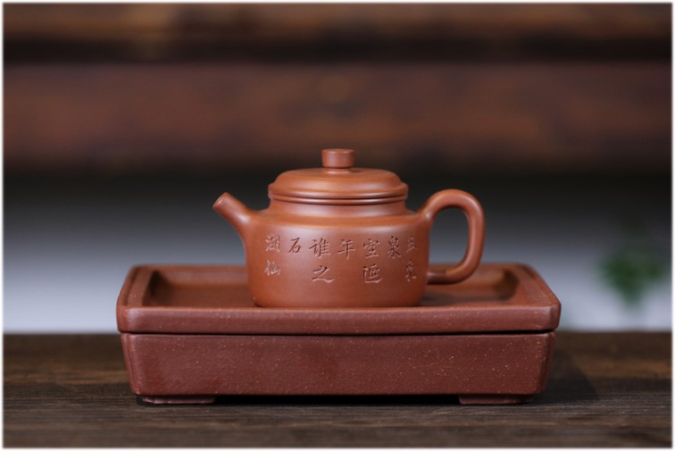 中国茶器 紫砂壺 急須 リスと葡萄 彫刻 茶道具 宜興紫砂 蓋欠けあり