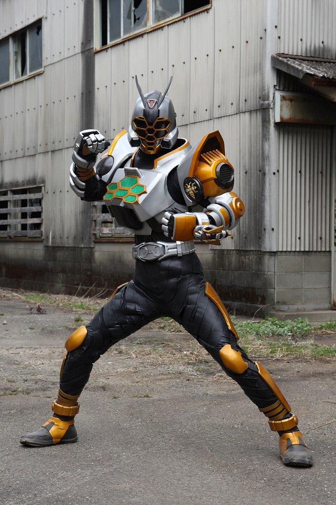 仮面ライダーザビー マスクドフォーム(DCD) | 仮面ライダー図鑑 | 東映