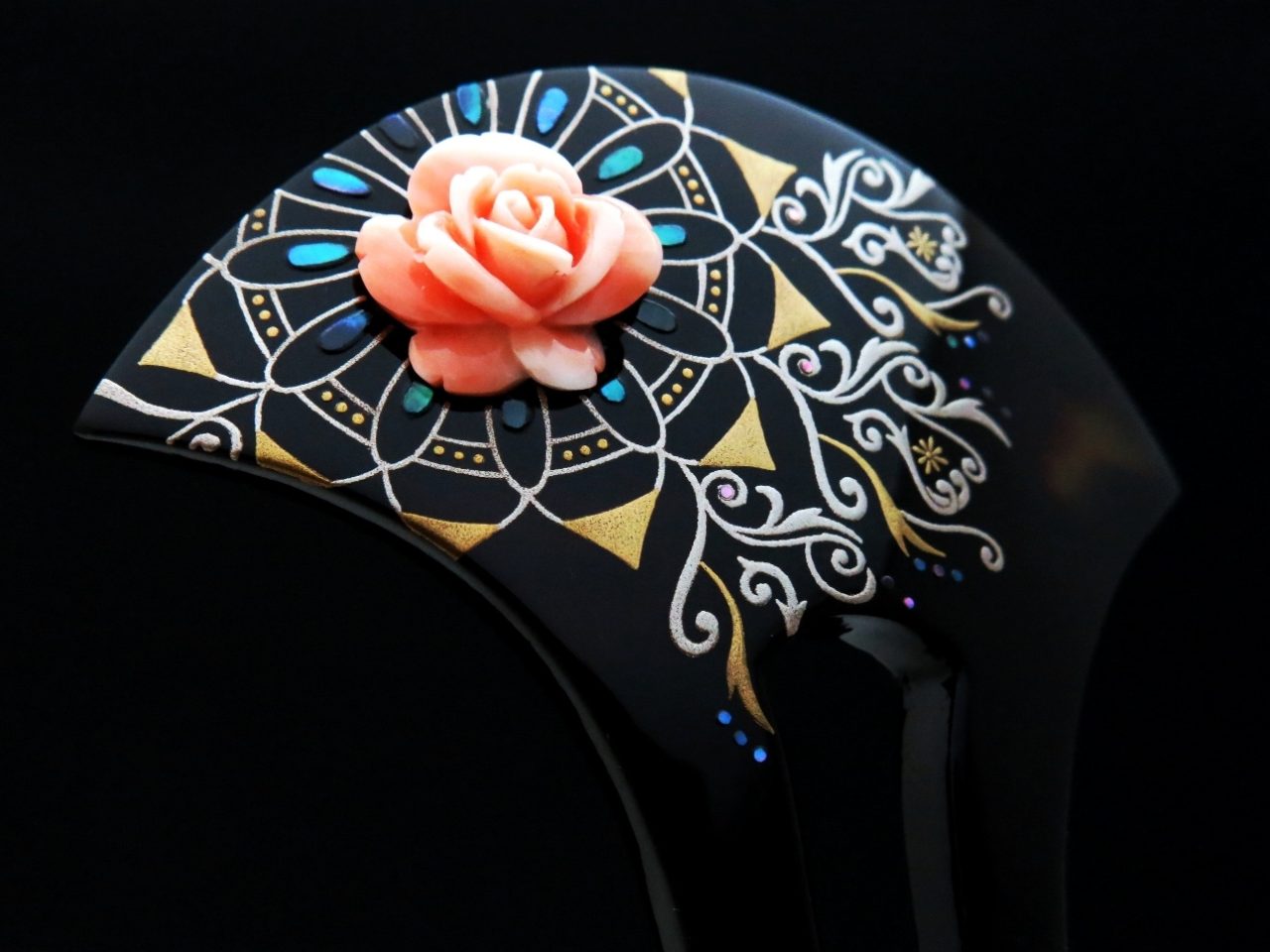 べっ甲珊瑚薔薇彫り花唐草螺鈿金蒔絵かんざし｜華やかな結婚披露宴