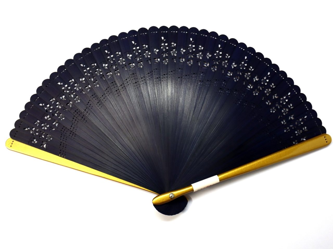 婦人用扇子2020・4種｜総竹桜小花透かし彫り6寸扇子。洋装にもお