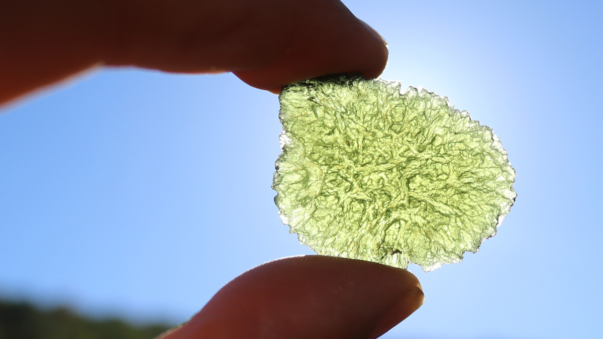 モルダバイトのジュエリー｜Kenkengems