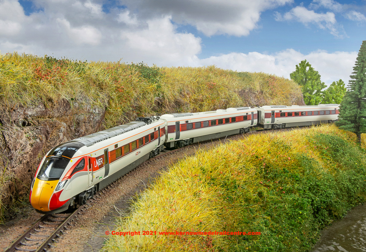 10-1674 Kato Class 800/2 Azuma 5 Car EMU Set 800 209 LNER