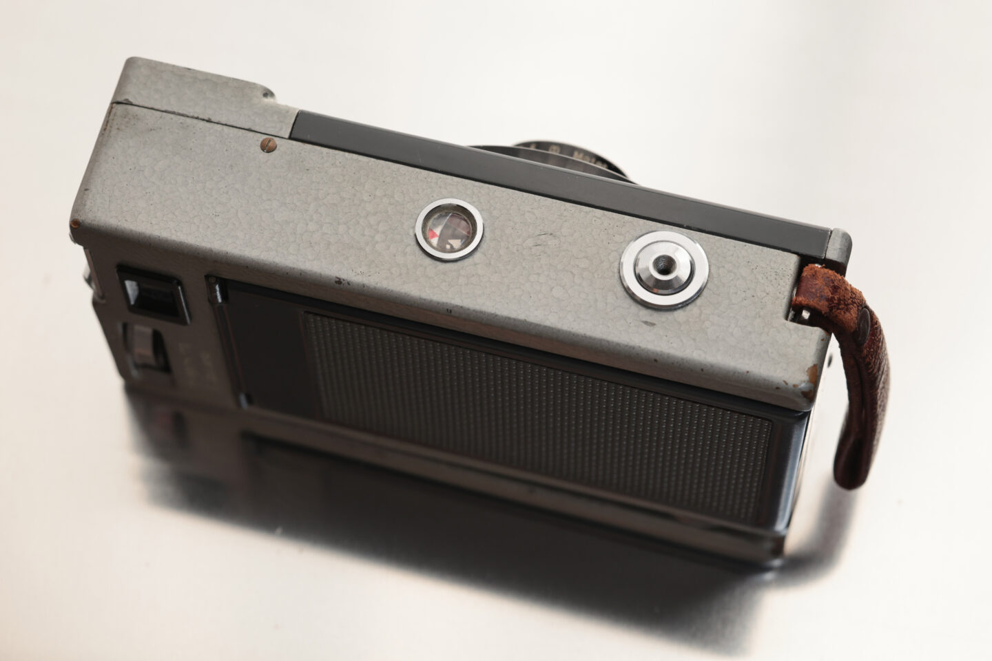 フイルムカメラ】おしゃれな縦型デザインのハーフサイズフイルムカメラ