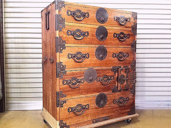 東京都国分寺市にて、明治期の金具総桐松本箪笥二竿、小箪笥、花器