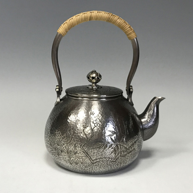 ogk-02299 純銀製 湯沸 4.8寸 桃形銀瓶 鎚目 松竹梅彫金