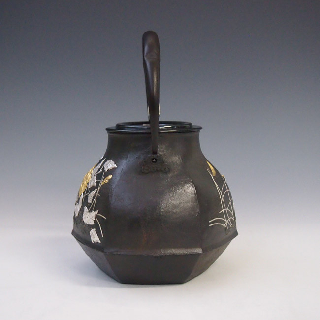 花模様が素敵な鉄瓶 大正期昭和初期晴寿堂花模様鉄瓶 大正期昭和初期