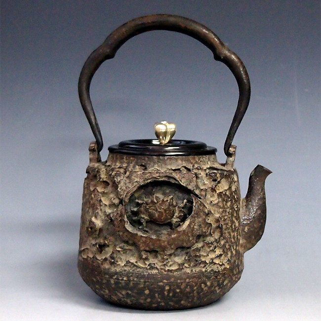 tb3 龍文堂写 岩にカニ鉄瓶 約1.2L【日本製・証明書付き】【
