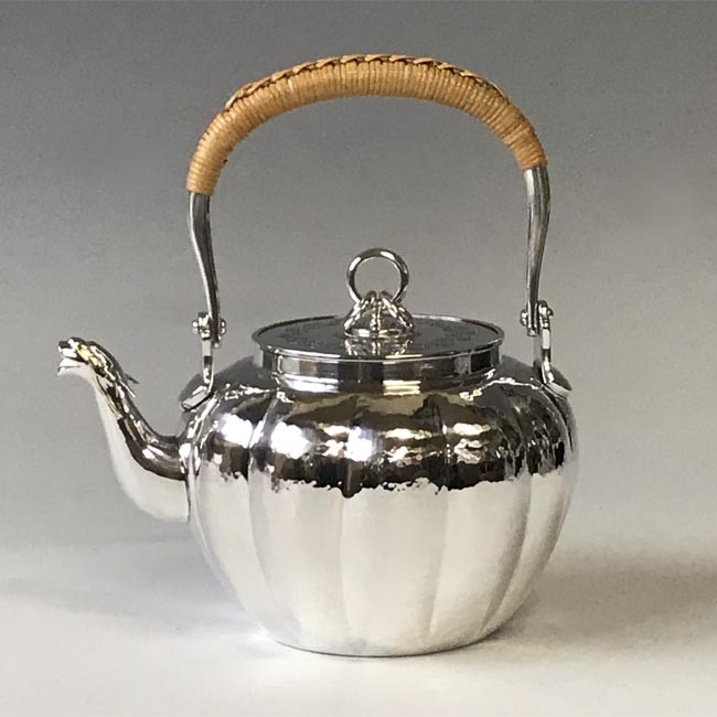 純銀製 饕餮紋 玉摘 銀瓶 煎茶道具 湯沸 重量798g 純銀製 饕餮紋 玉摘