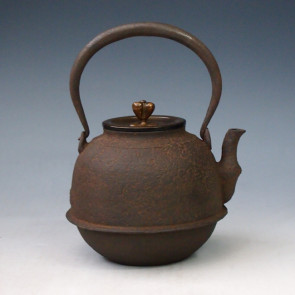 龍文堂造 鉄瓶 大正昭和期 龍文堂造 斑銅蓋鉄瓶／水漏れ