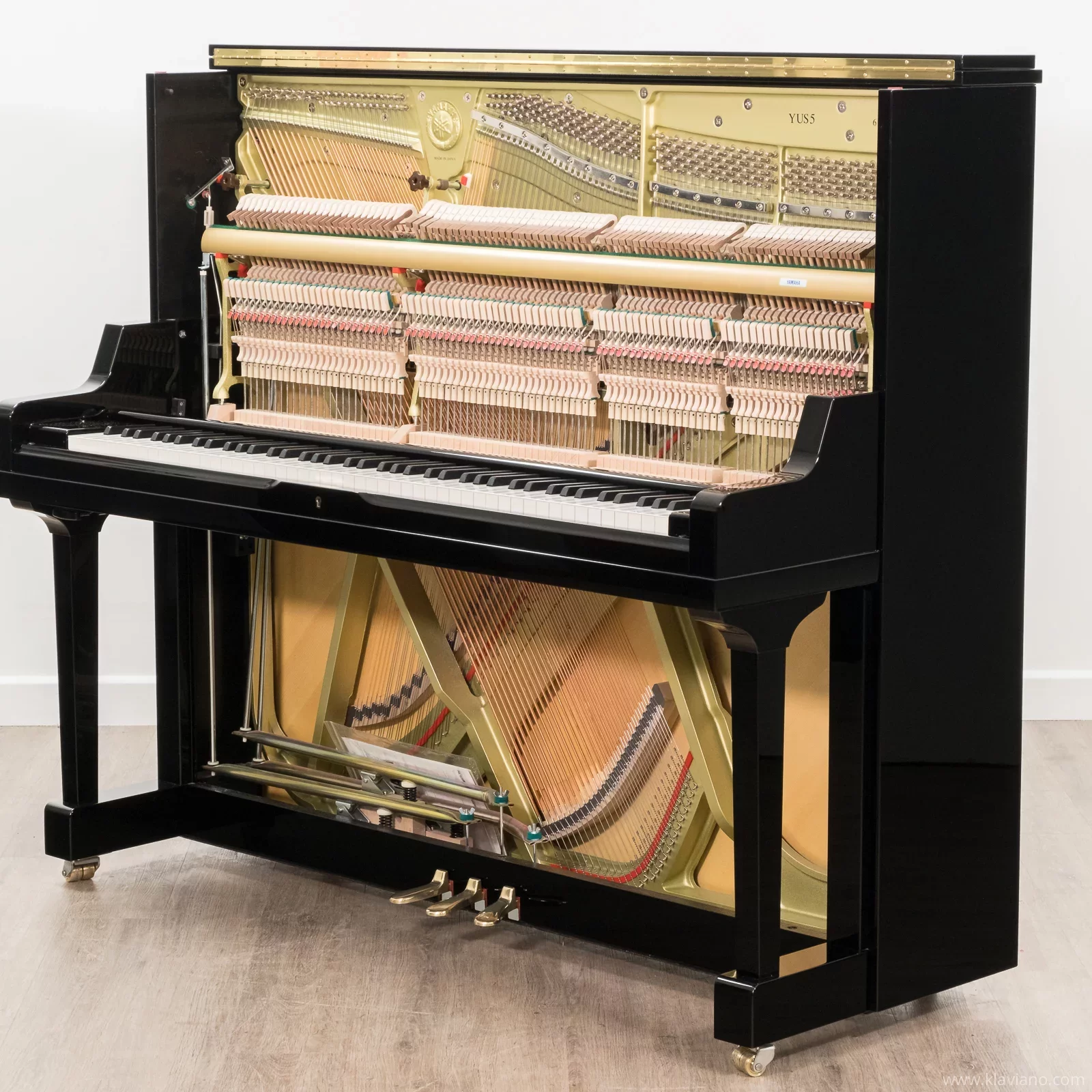 Yamaha YUS5 — handcrafted professional upright, warm tone