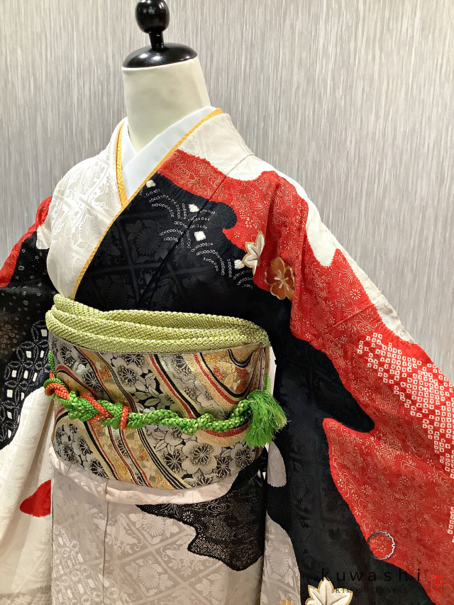 正絹振袖レンタル】 80017 ノーブルホワイト赤黒絞り金駒刺繍正絹