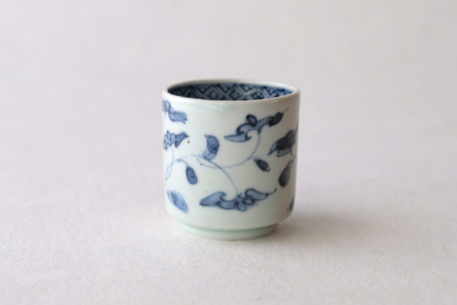 染付唐草紋筒盃 浜野まゆみ | 作家もの和食器通販【暮らし用品】