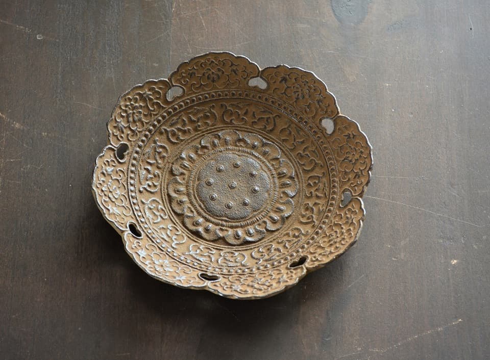 天蓋茶托 ｜ 中尊寺御用達。重厚かつ繊細で華やかな南部鉄器の