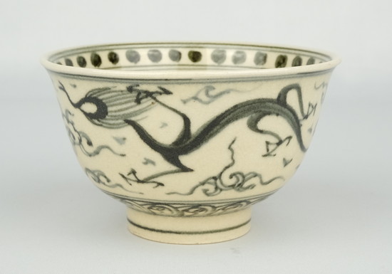 栗山園オンライン通販部 / 【出物】 安南龍茶碗 15代永楽善五郎(正全)