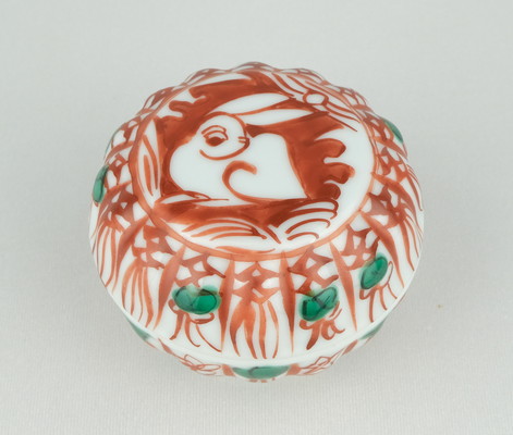 栗山園オンライン通販部 / 【出物】 赤絵菊兎香合 16代永楽善五郎(即全)