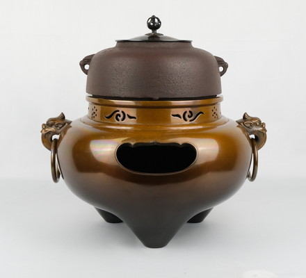 栗山園オンライン通販部 / 【出物】 唐銅鬼面風炉 釜:畠春斎 風炉:剛章