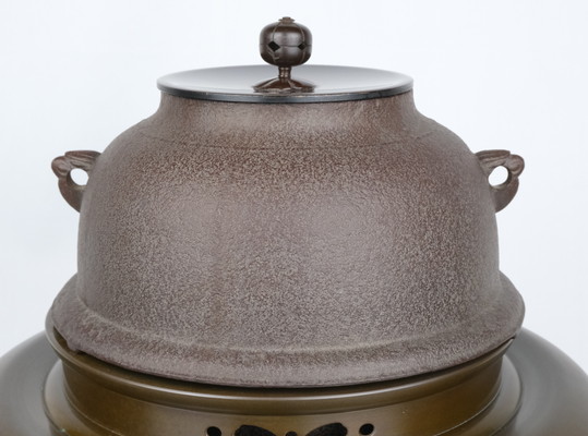 栗山園オンライン通販部 / 【出物】 真形釜添唐銅朝鮮風炉 高橋敬典