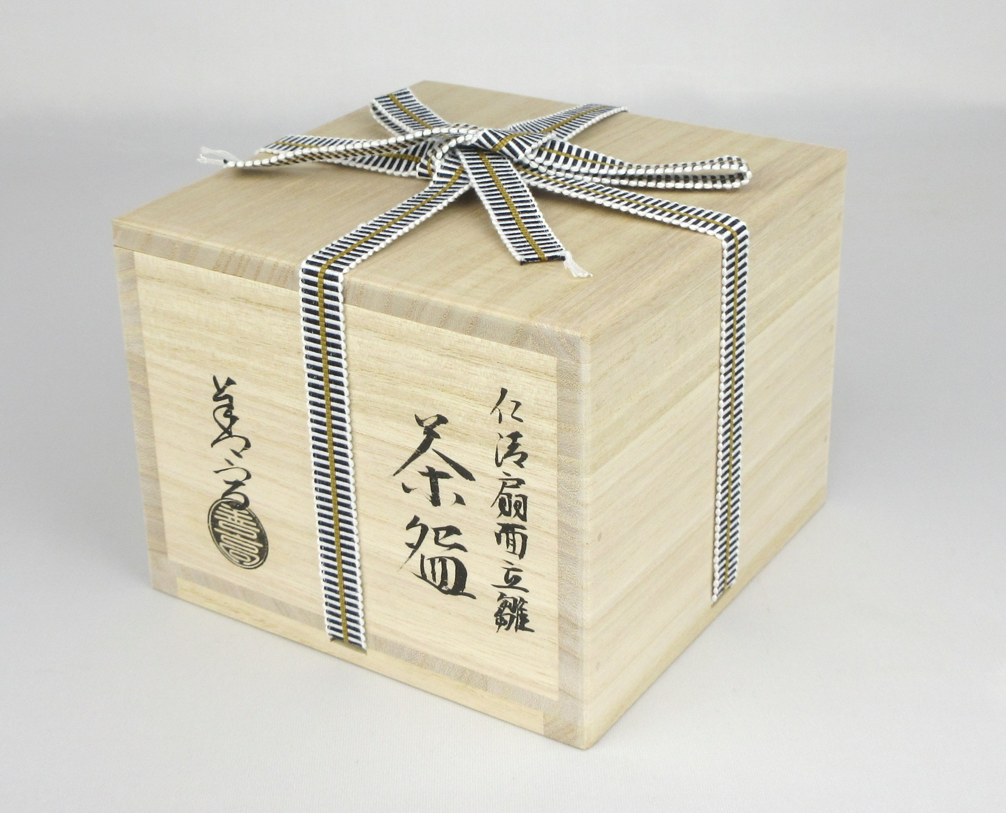 b320 【新品・未使用】平茶碗 義山 三日月 超耐熱 山岡善高 紙箱 茶道具
