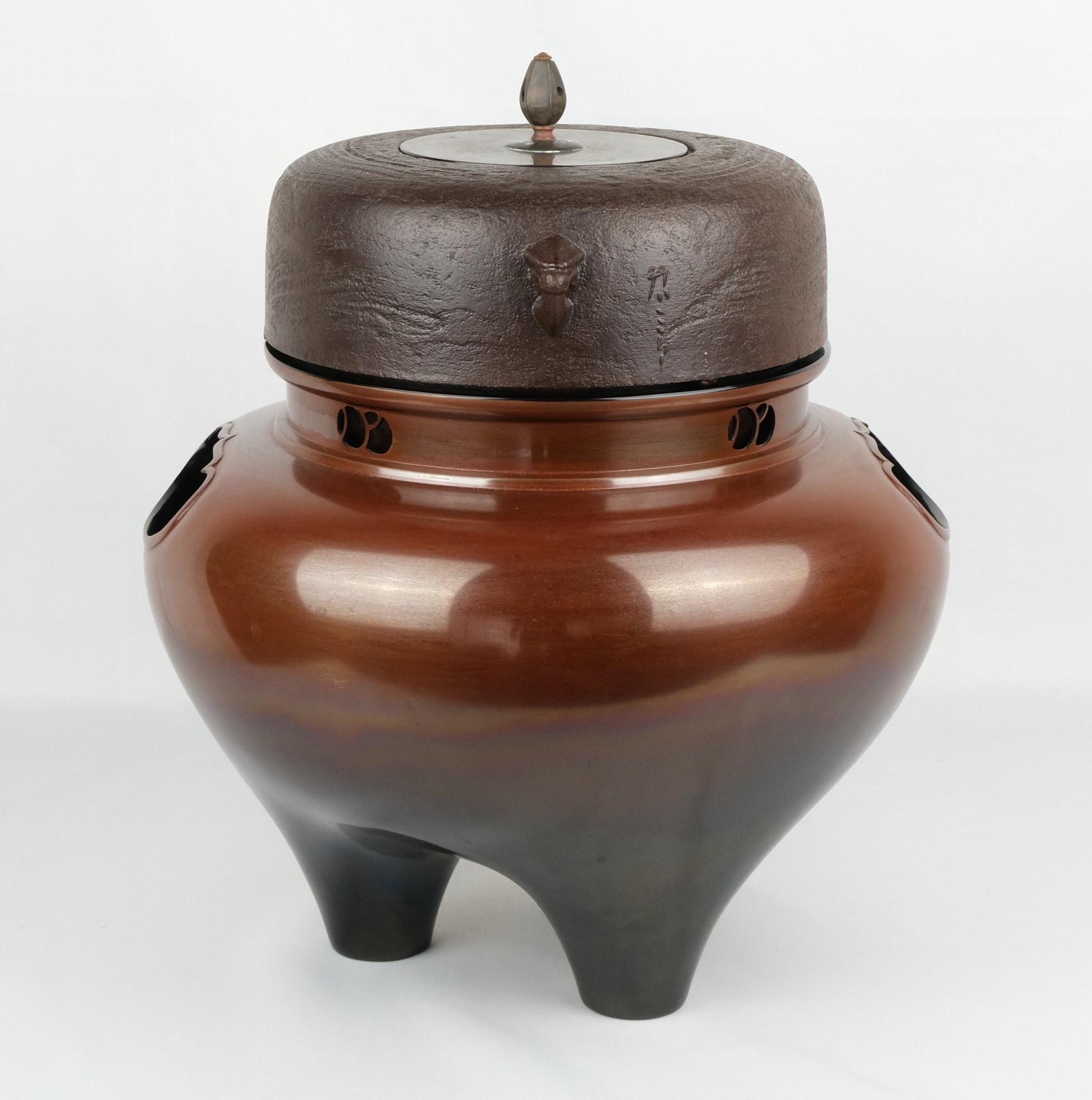 栗山園オンライン通販部 / 【出物】 刷毛目釜添惺斎好写ツボツボ透唐銅