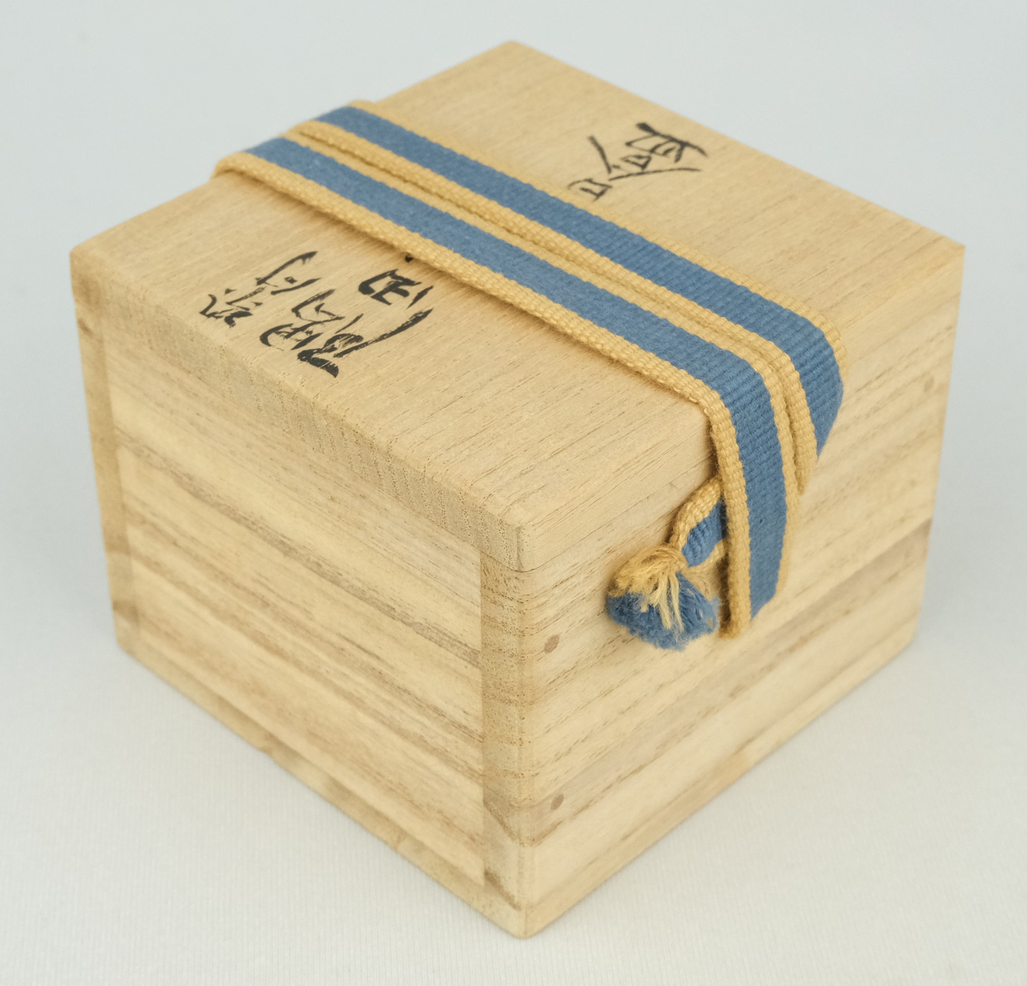 栗山園オンライン通販部 / 【出物】 染付隅田川香合 須田菁華