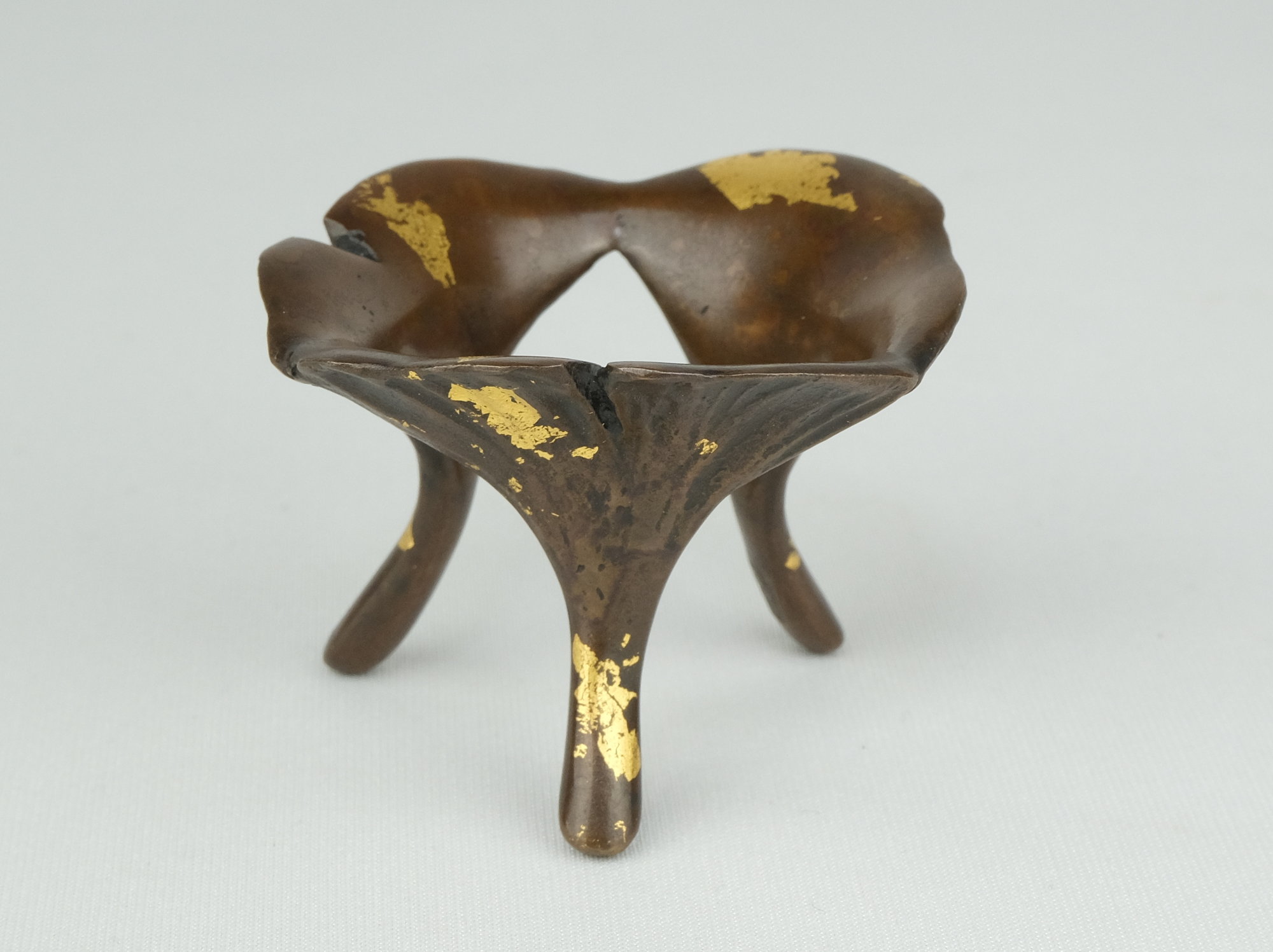 栗山園オンライン通販部 / 【出物】 鵬雲斎好銀杏蓋置 13代宮崎寒雉