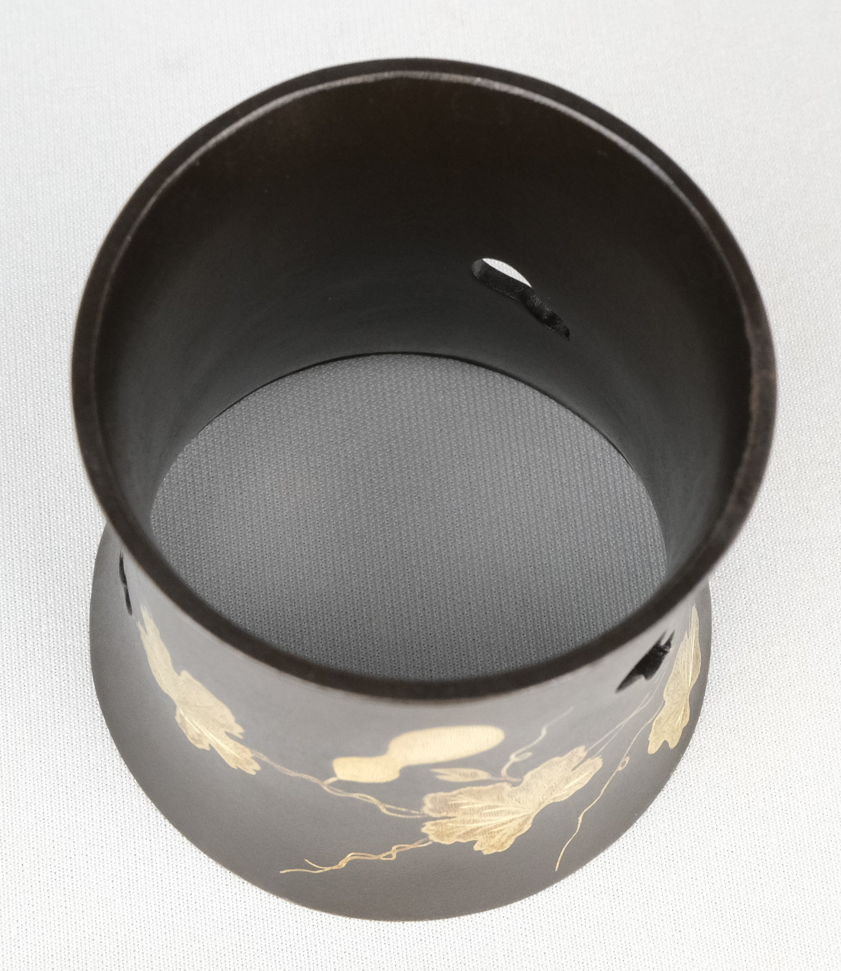 栗山園オンライン通販部 / 【出物】 南蛮鐵蓋置六瓢象嵌入 吉羽與兵衛