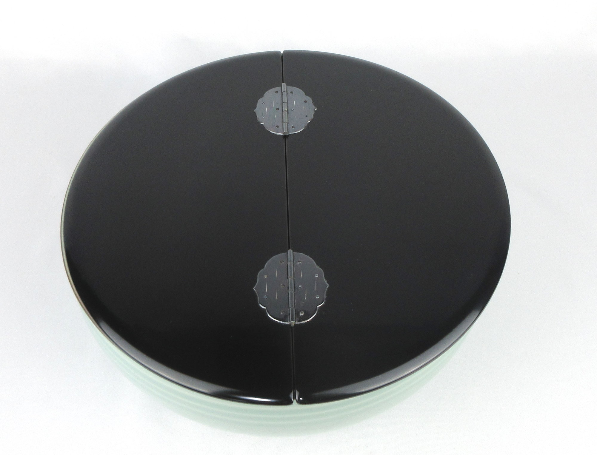 栗山園オンライン通販部 / 【出物】 青磁鯉文平水指 玉堂窯