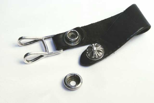 クロムハーツ Wベルトループ クロスボールボタンのボタン修理