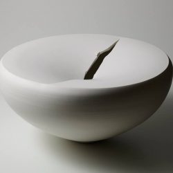 黒田泰蔵の白い白磁の穴あき鉢 黒田泰蔵の白い白磁