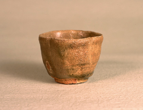 黄瀬戸盃 銘『初旅』 | しぶや黒田陶苑