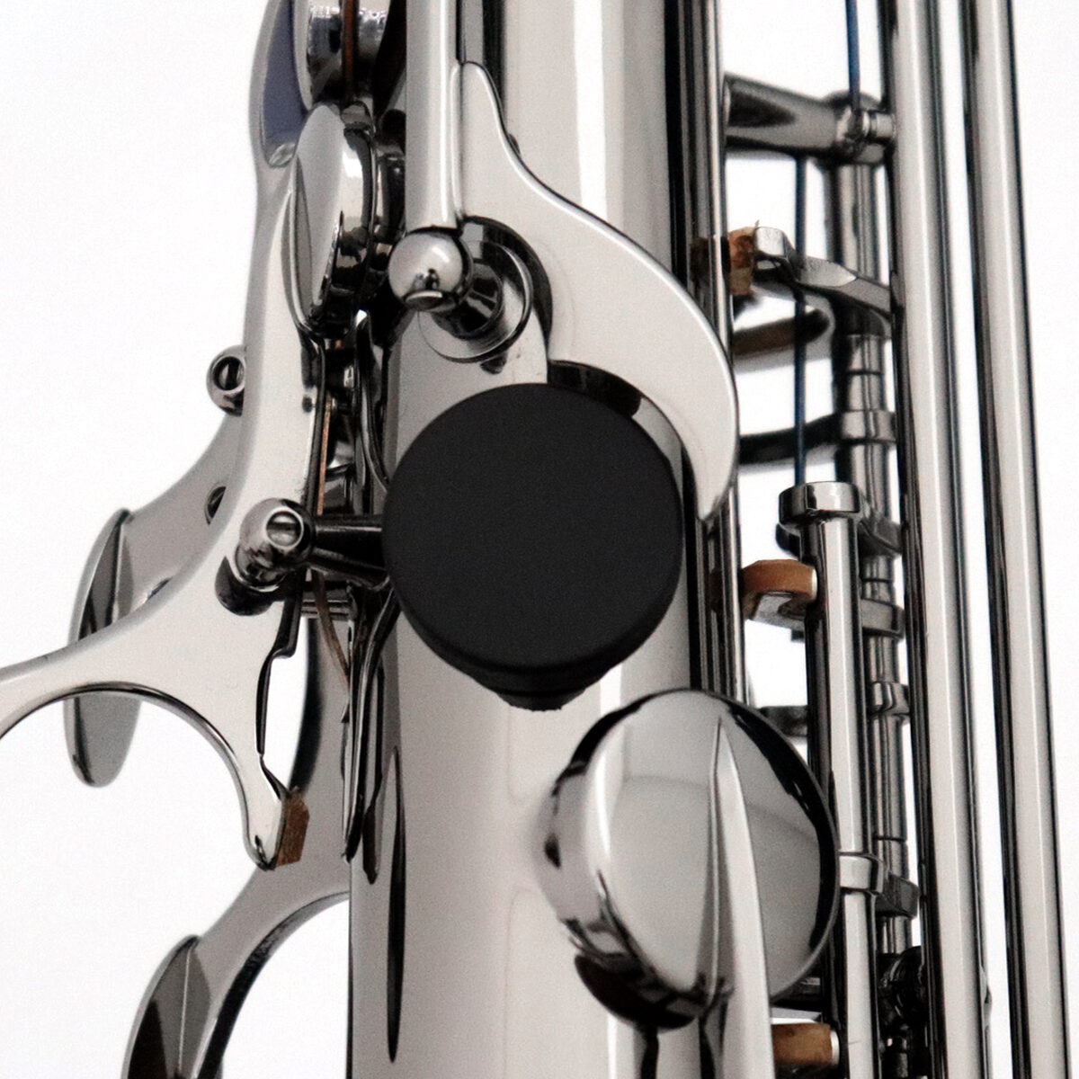 ブラックニッケルがクールなアルト・サックス「Chateau CAS-A70BK