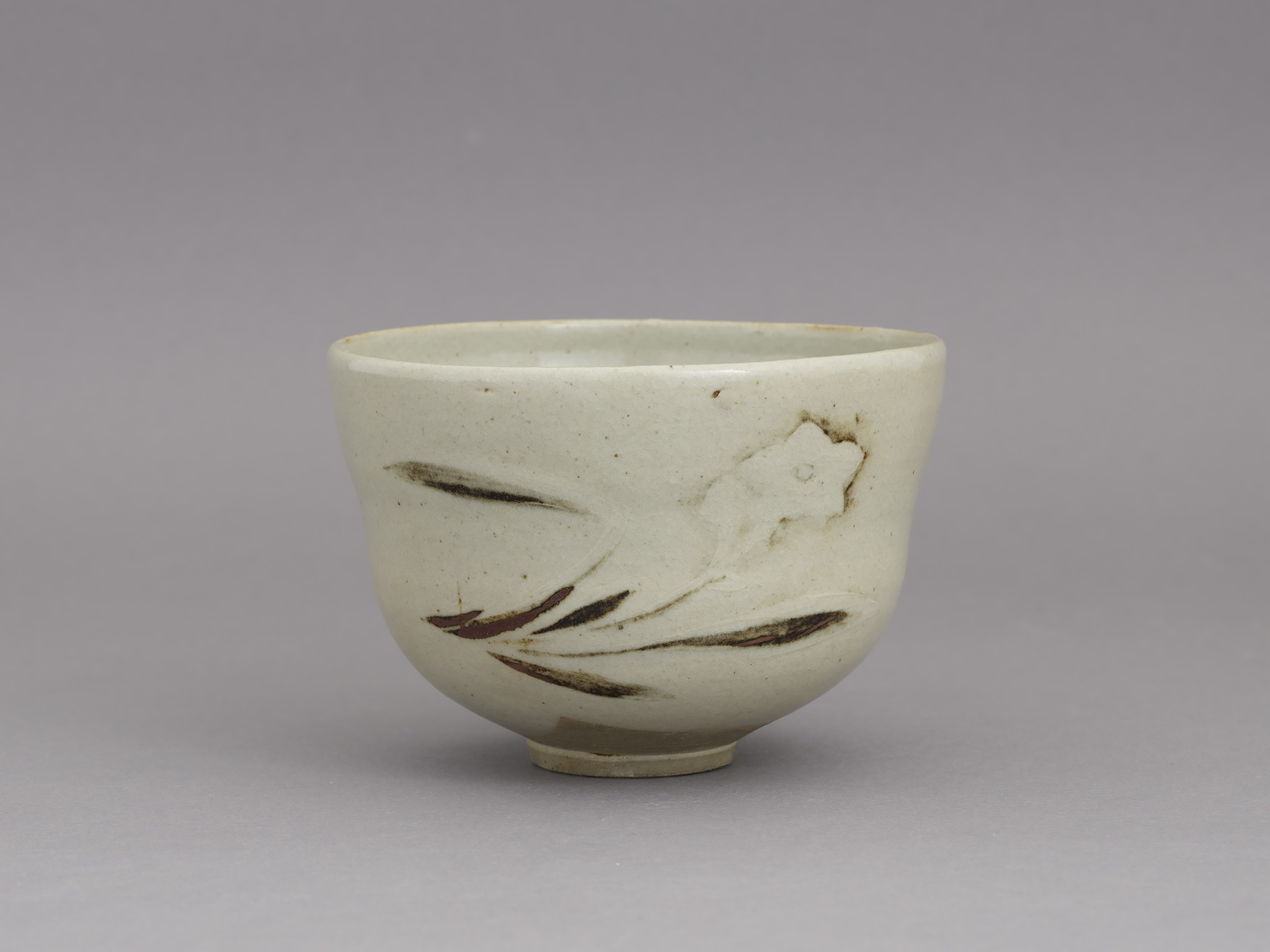 美しい古美術◇蔵から凄みのある古そうな鼠志野焼の抹茶茶碗が出て来