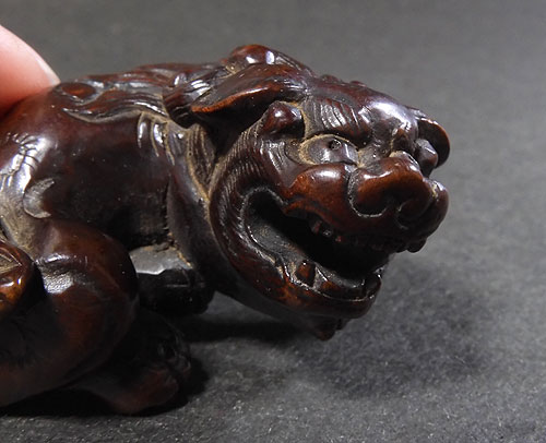 2732根付獅子 置物 台座付き細密彫刻 時代 彫刻極細工 古美術品 骨董品