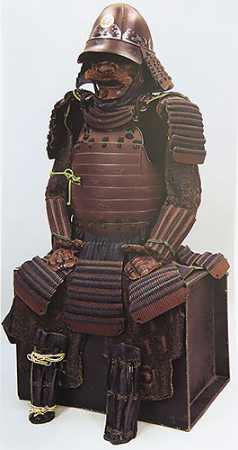 和歌山県海南市のお客様より鎧兜の骨董品出張買取を頂き、立派な甲冑を