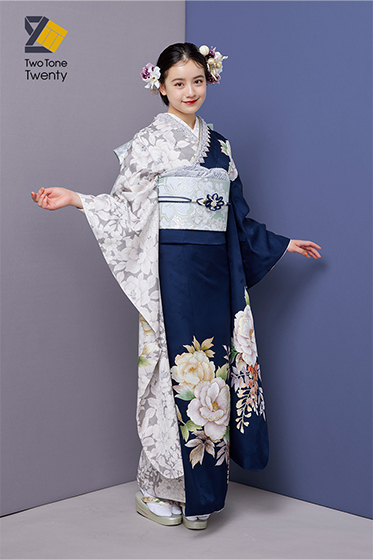 青と白の花柄振り袖