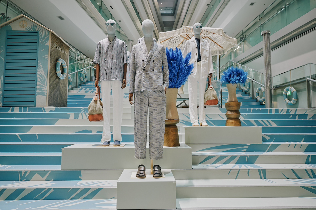 ジョルジオ アルマーニのサマーリゾートへようこそ。世界を巡回する