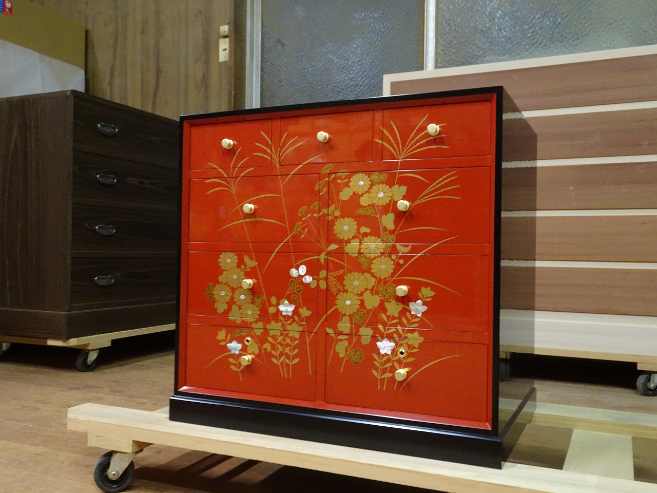 初音の桐箪笥 オリジナル 京漆塗り蒔絵付き貴重品箪笥をお作りさせて