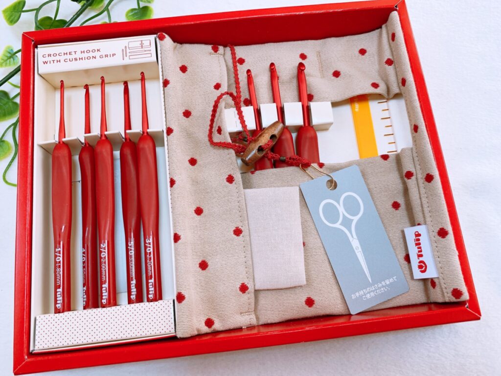 チューリップ エティモ レッド かぎ針編み フック セット クッション