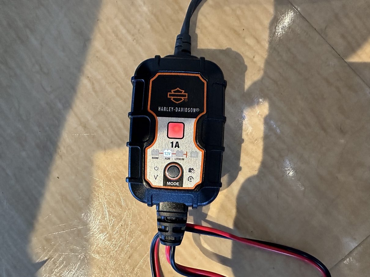 ハーレー純正】1 AMP バッテリーチャージャー 充電器 ハーレー純正□ 1
