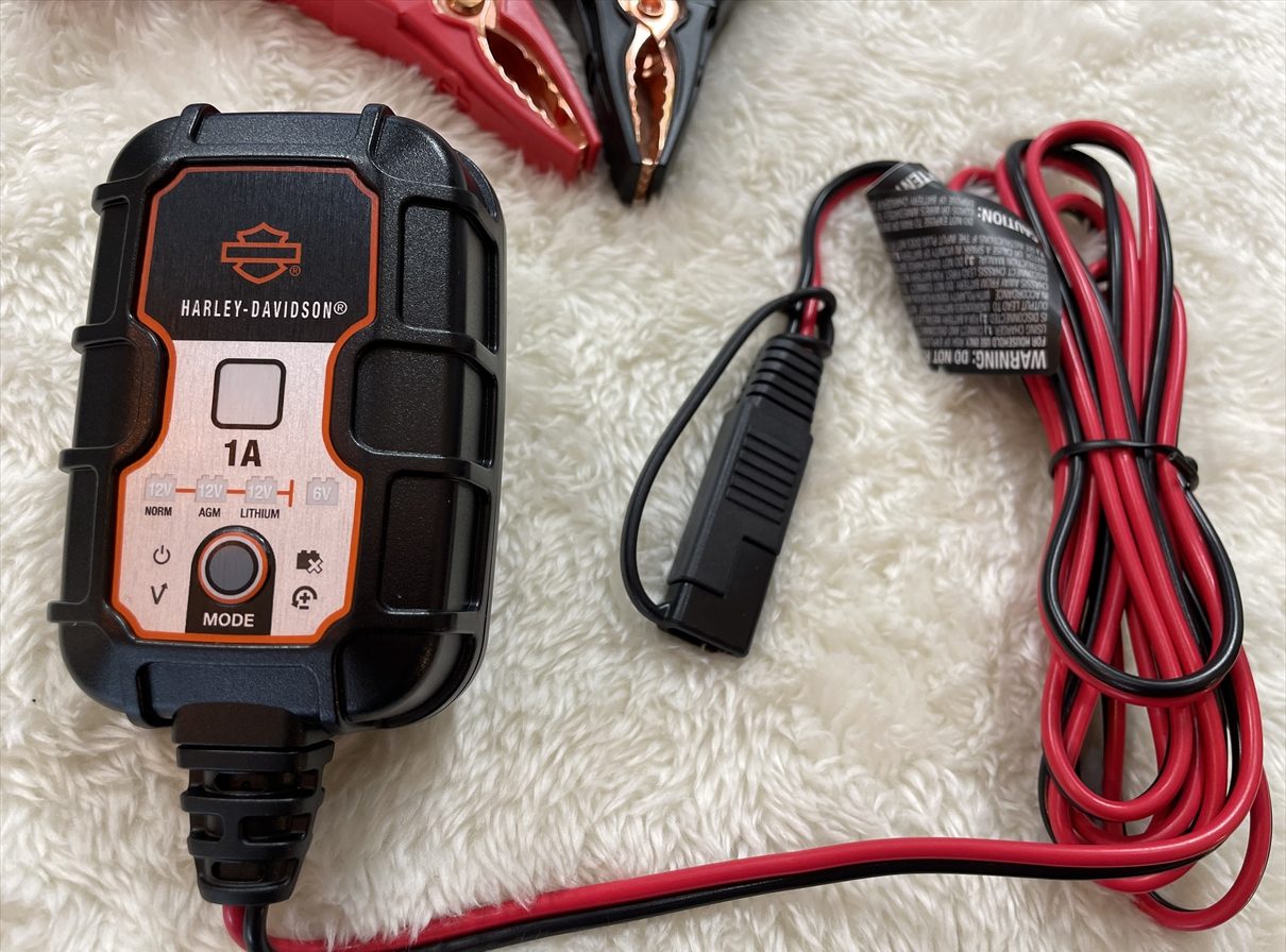 ハーレーダビッドソンのバッテリーチャージャー ハーレー純正1A